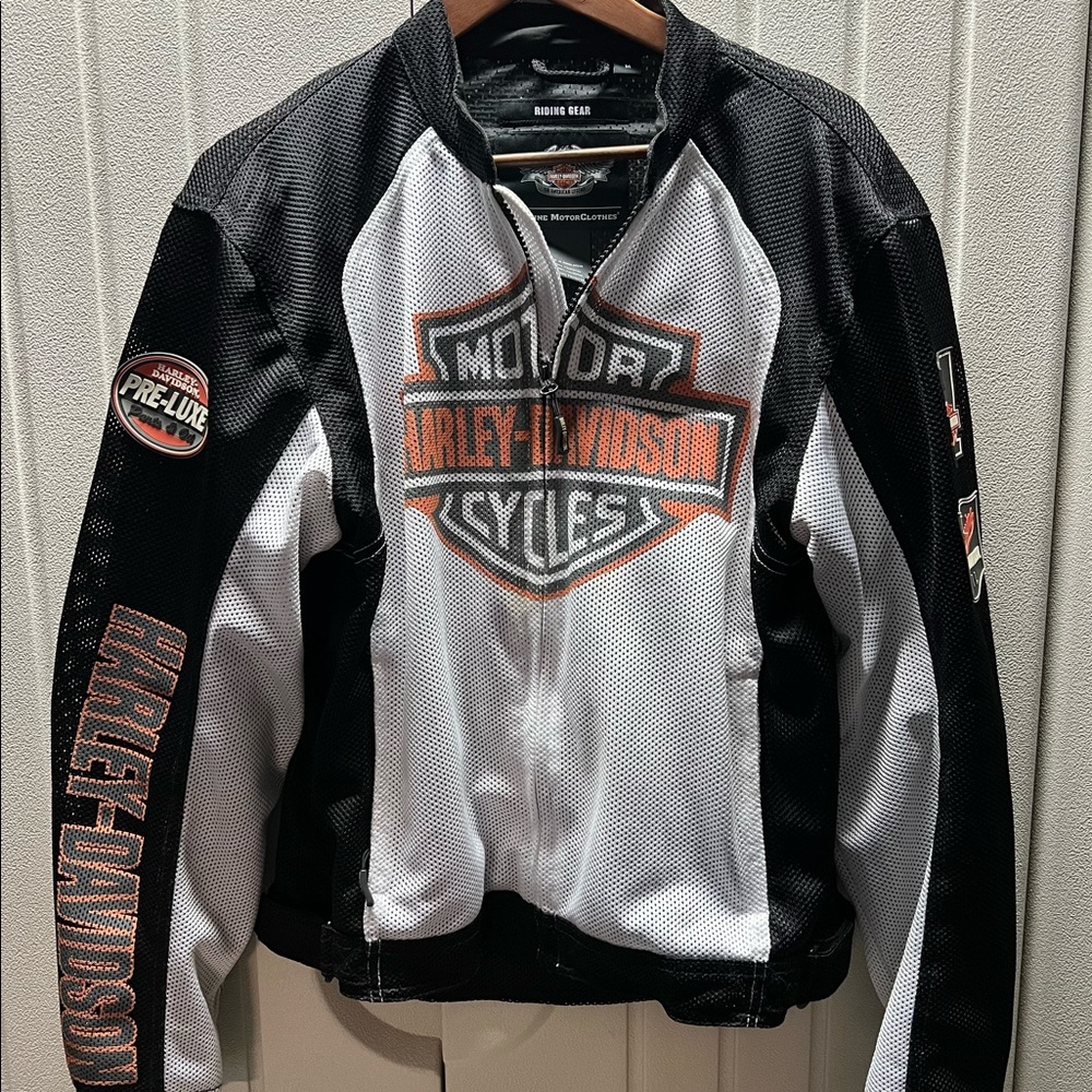 Perfect for summer ride with elbows and shoulder protecting inserts